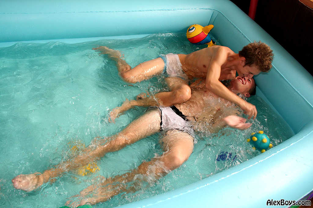 Awesome cute gay twinks blowjob splash fun