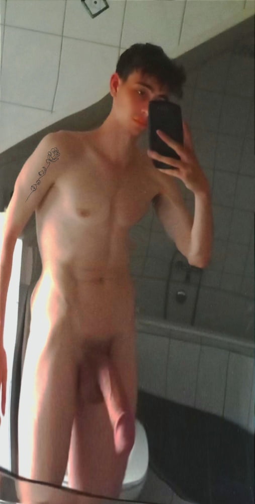 Jung Sexy Boy with a extreme big dick
